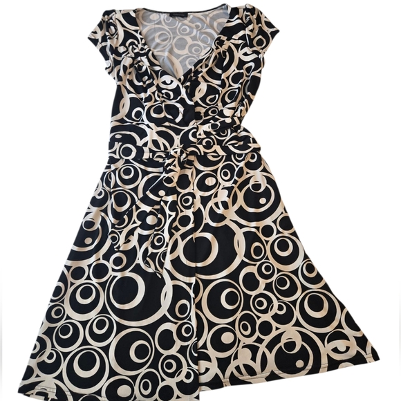 Sinequanone Dresses & Skirts - Sinquanone Black and Cream Circle Pattern Wrap Dress T2